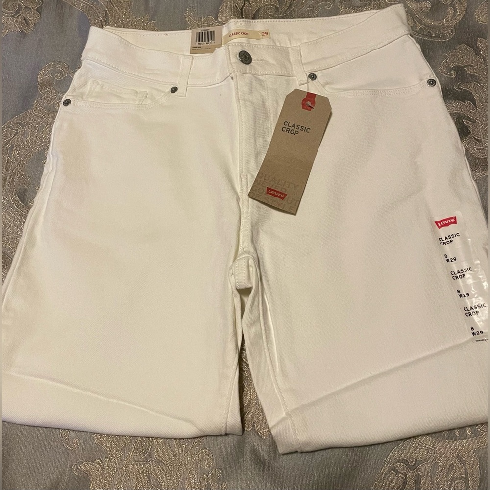 NEW Levi’s Mid Rise White Classic Crop
